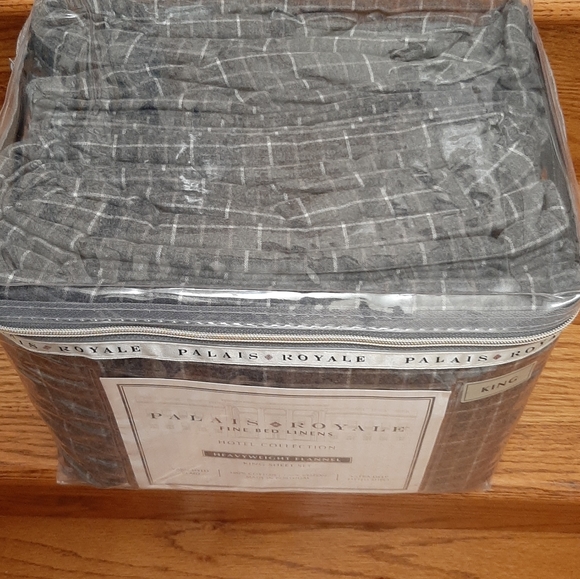 Palais Royale Hotel Collection King Heavyweight Flannel Sheet Set charcoal gray - Picture 4 of 8